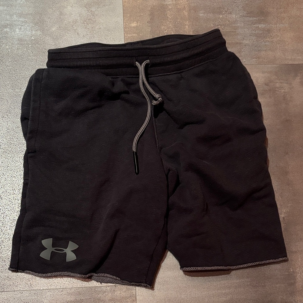 Under Armour Boy’s Charcoal Shorts size XS